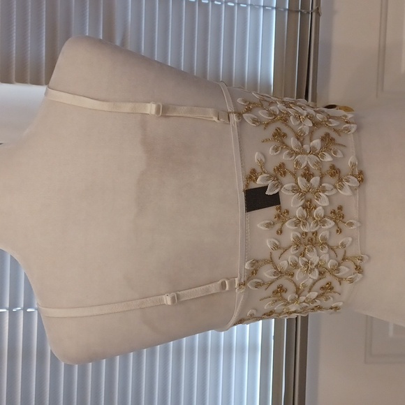 4/$60 Off-White & Gold Floral Bustier Top - Size XS - Picture 6 of 9